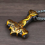 colgante vikingo mjolnir oro