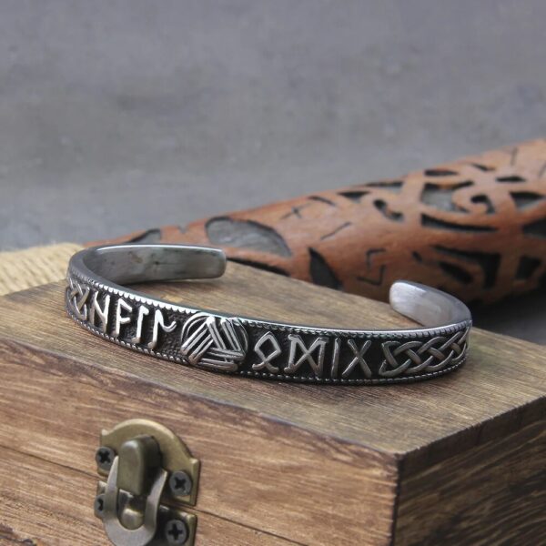 brazalete runas y valknut vikingas