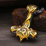 colgante mjolnir oro