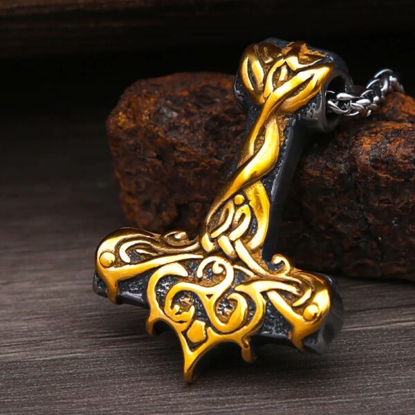 colgante mjolnir oro