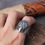 anillo de cuervo vikingo