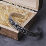 pulsera de mjolnir runas