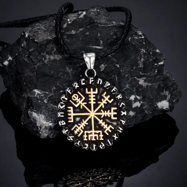 collar de runas y vegvisir