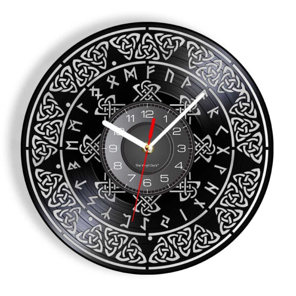 reloj de pared triqueta