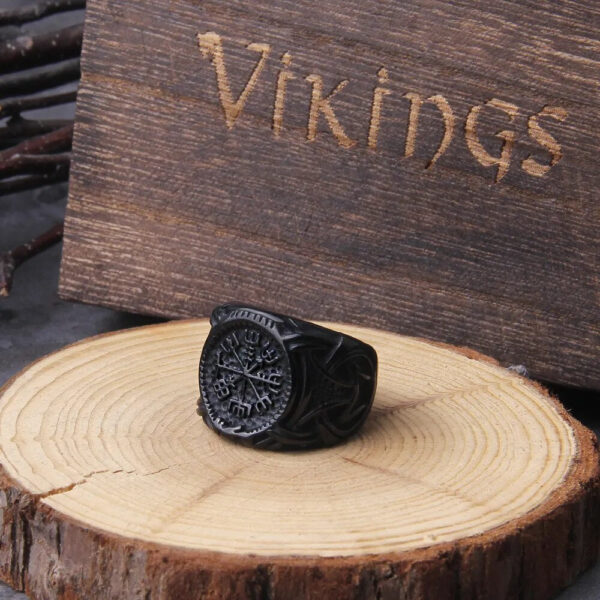 anillo negro vegvisir