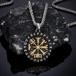 collar runas vegvisir