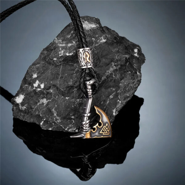collar hacha valknut cuero