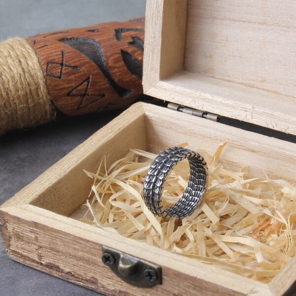 anillo de serpiente vikinga