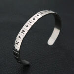 brazalete de runas vikingas