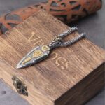 colgante vikingo de gugnir