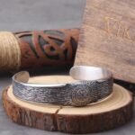 brazalete vikingo vegvisir