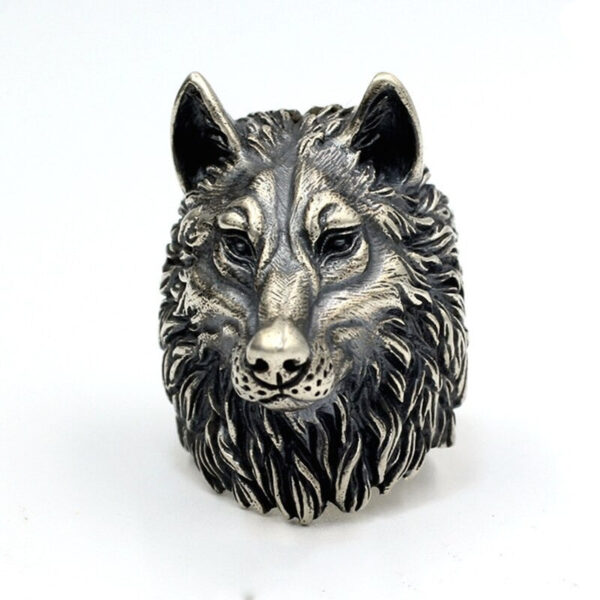 anillo cabeza de lobo