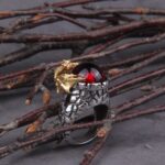 Anillo piedra roja con dragon