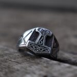 anillo vikingo martillo mjolnir