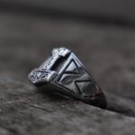 anillo vikingo mjolnir