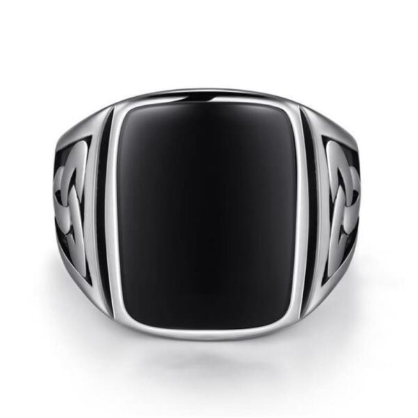 anillo vikingo triquetra