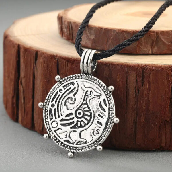 collar ave vikinga