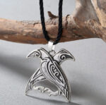 collar cuervos