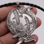 Collar Cuervos Volando