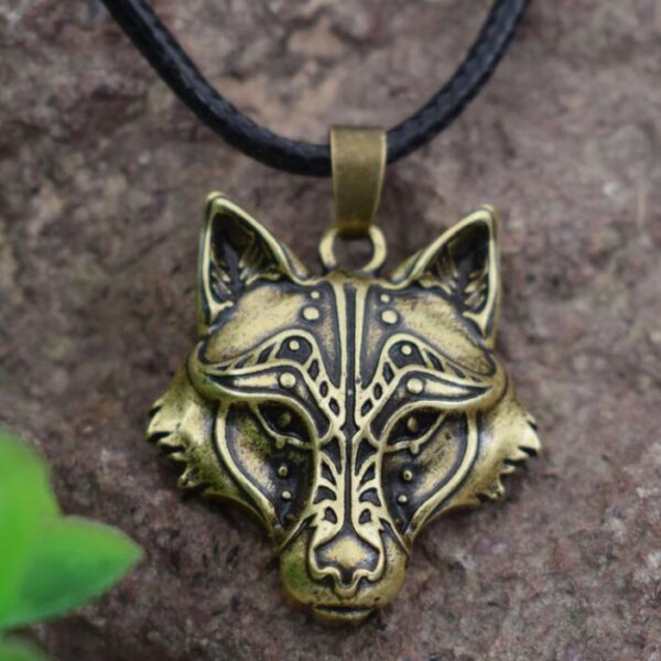 colgante lobo celtico