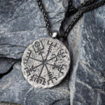 colgante vegvisir antiguo