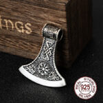 colgante vikingo hacha