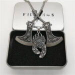 collar hacha futhark