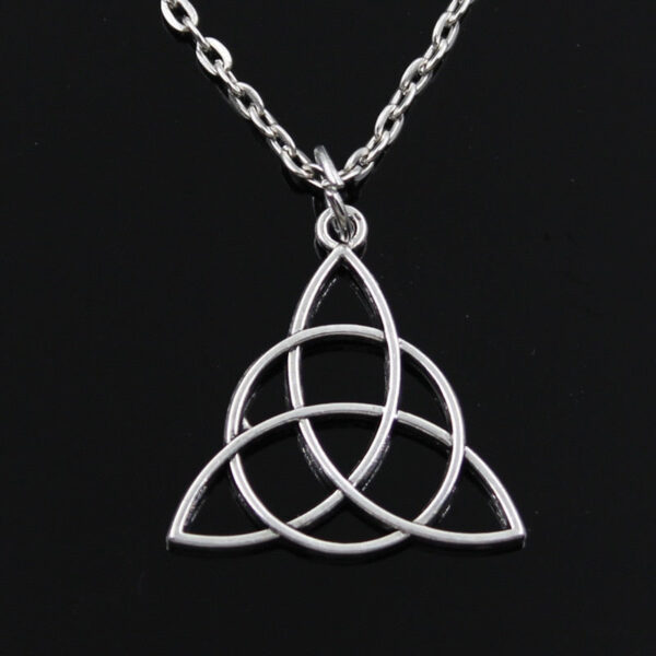 collar de triqueta