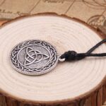 Collar Triqueta