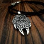 collar de pata de lobo