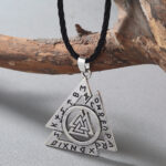 collar valknut runas
