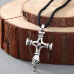collar vikingo cruz