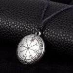 collar vudu plata