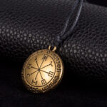 collar vudu oro