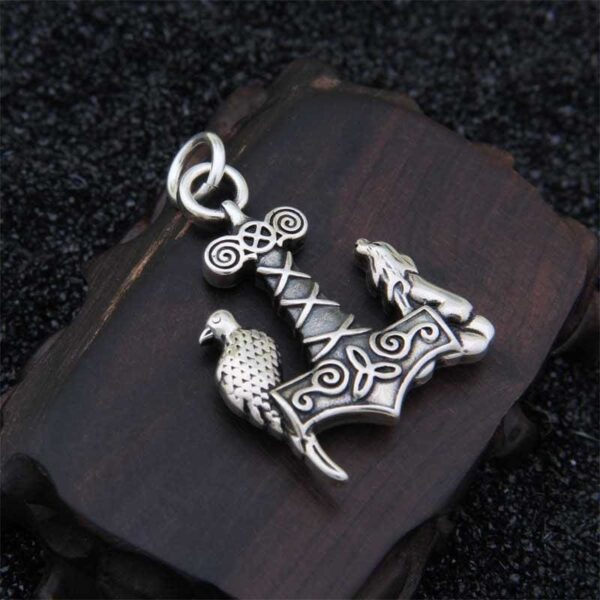 Collar vikingo lobo y cuervo